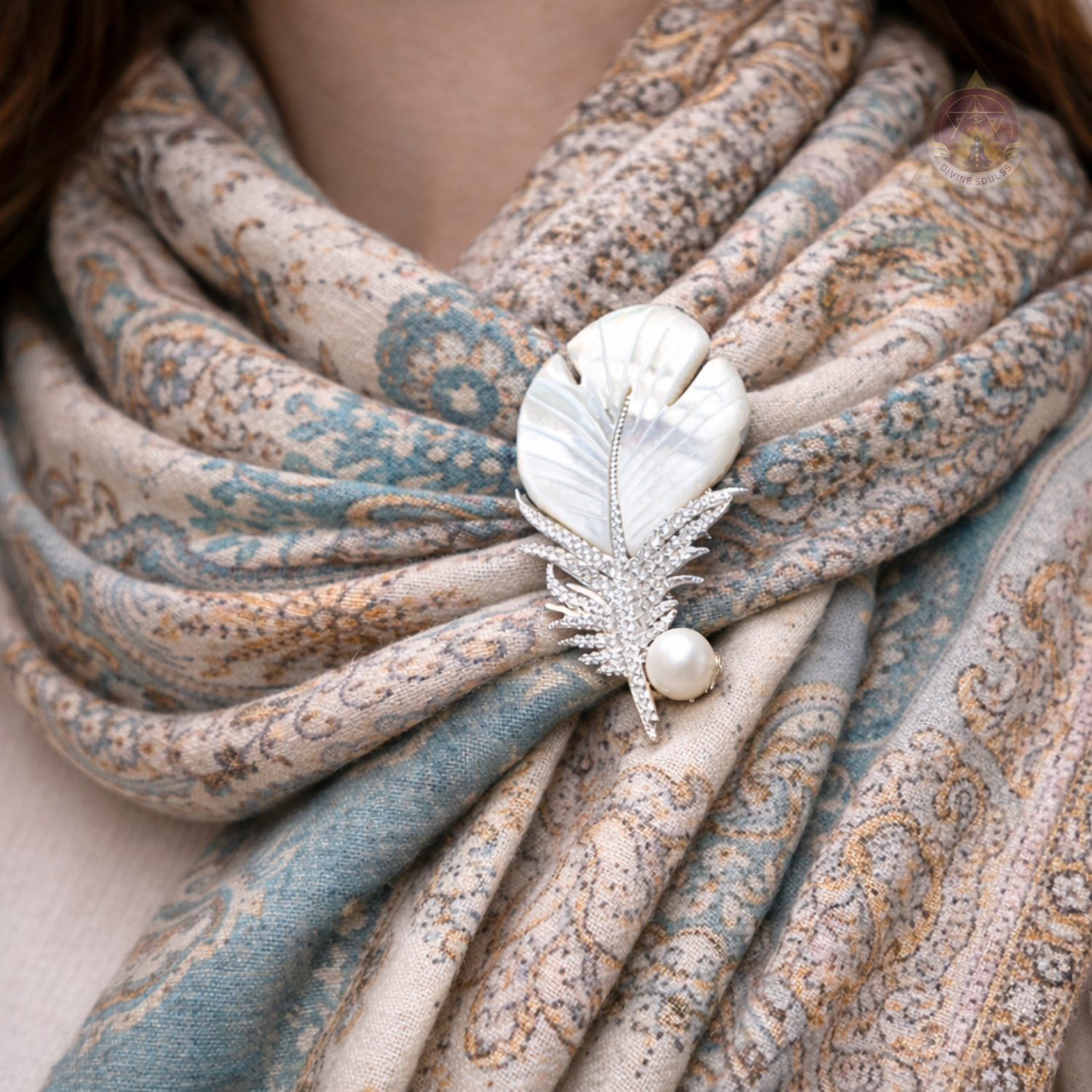 Mother of Pearl – White Leaf Brooch