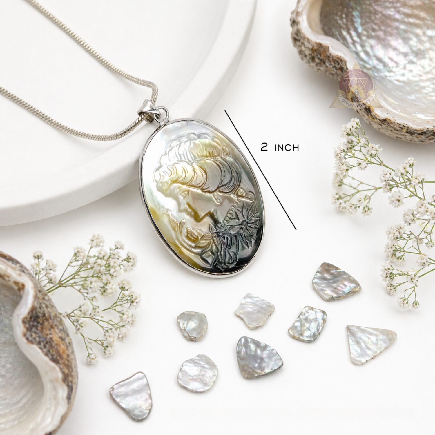 Queen Victoria – Grey Mother of Pearl Pendant